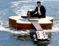 87a09_guitar-boat_KzhVv_52.jpg