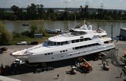HULL5LAUNCH009-t.jpg