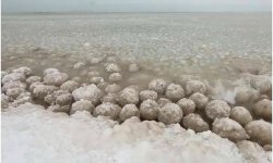 Lake MI Ice Boulders.jpg Lake MI Ice Boulders.jpg