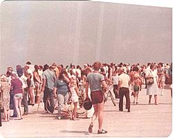 Click image for larger version. 

Name:	crowd at Key west.jpg 
Views:	8 
Size:	31.7 KB 
ID:	73297