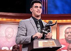Click image for larger version. 

Name:	marcus-mariota-heisman-trophy.jpg 
Views:	0 
Size:	63.6 KB 
ID:	79359