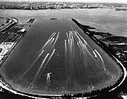 Click image for larger version. 

Name:	miami marine stadium 3.jpg 
Views:	0 
Size:	143.3 KB 
ID:	85016